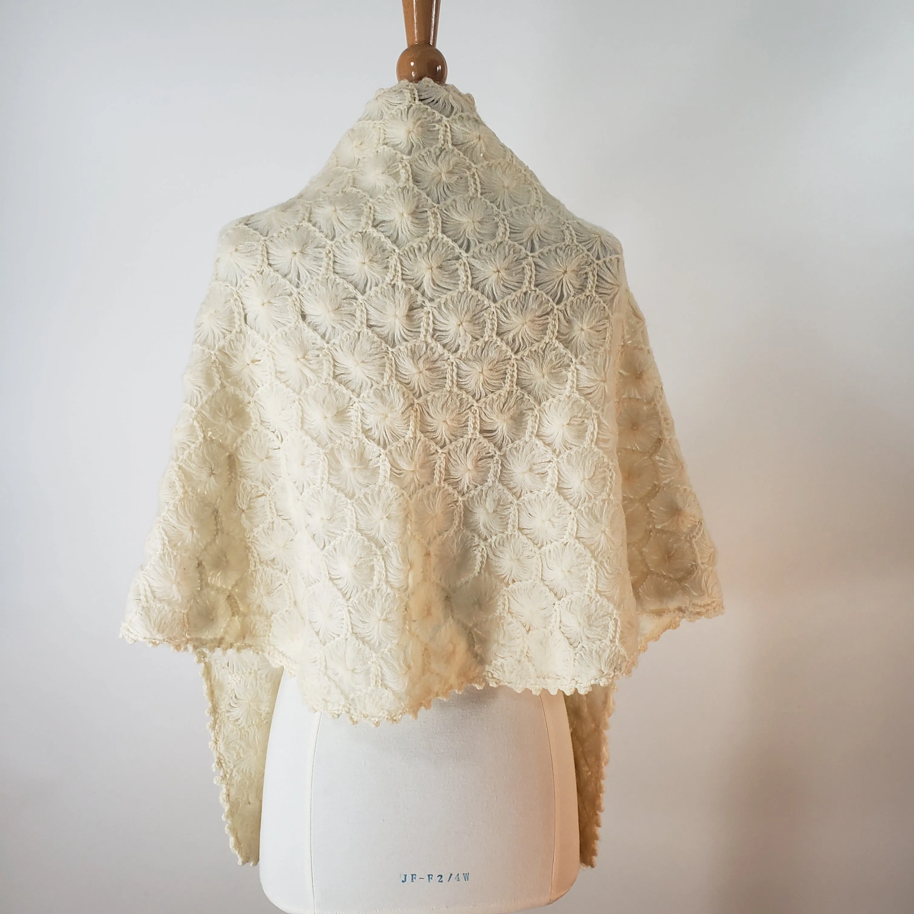 60s Cream Wool Shawl With Pockets