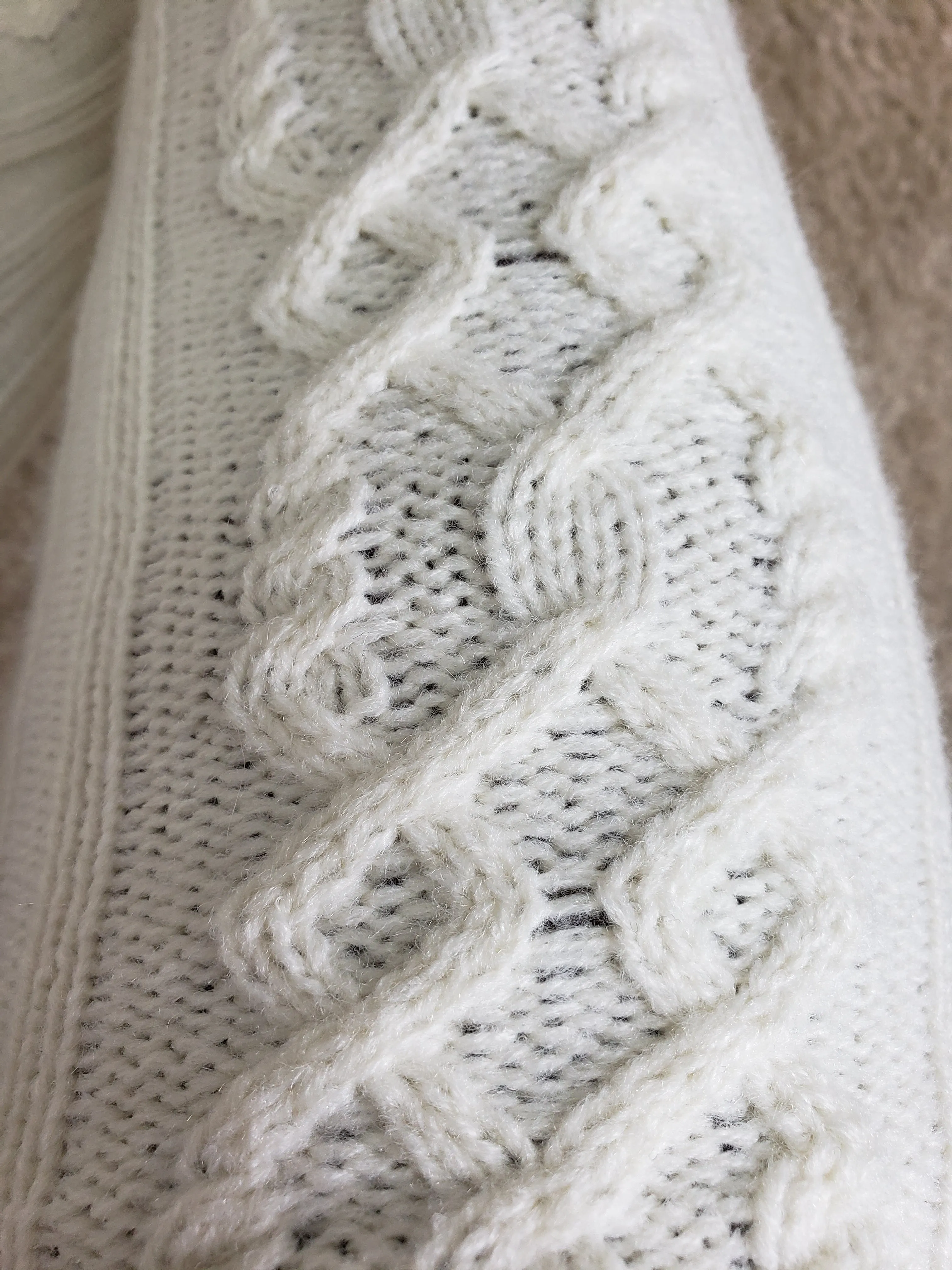 COZY - Cable Knit Socks